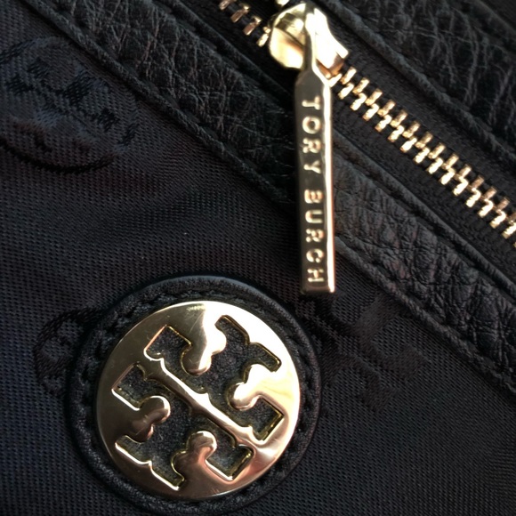 SOLD!!! 💯% Authentic Tory Burch Chain Bag - Picture 5 of 6